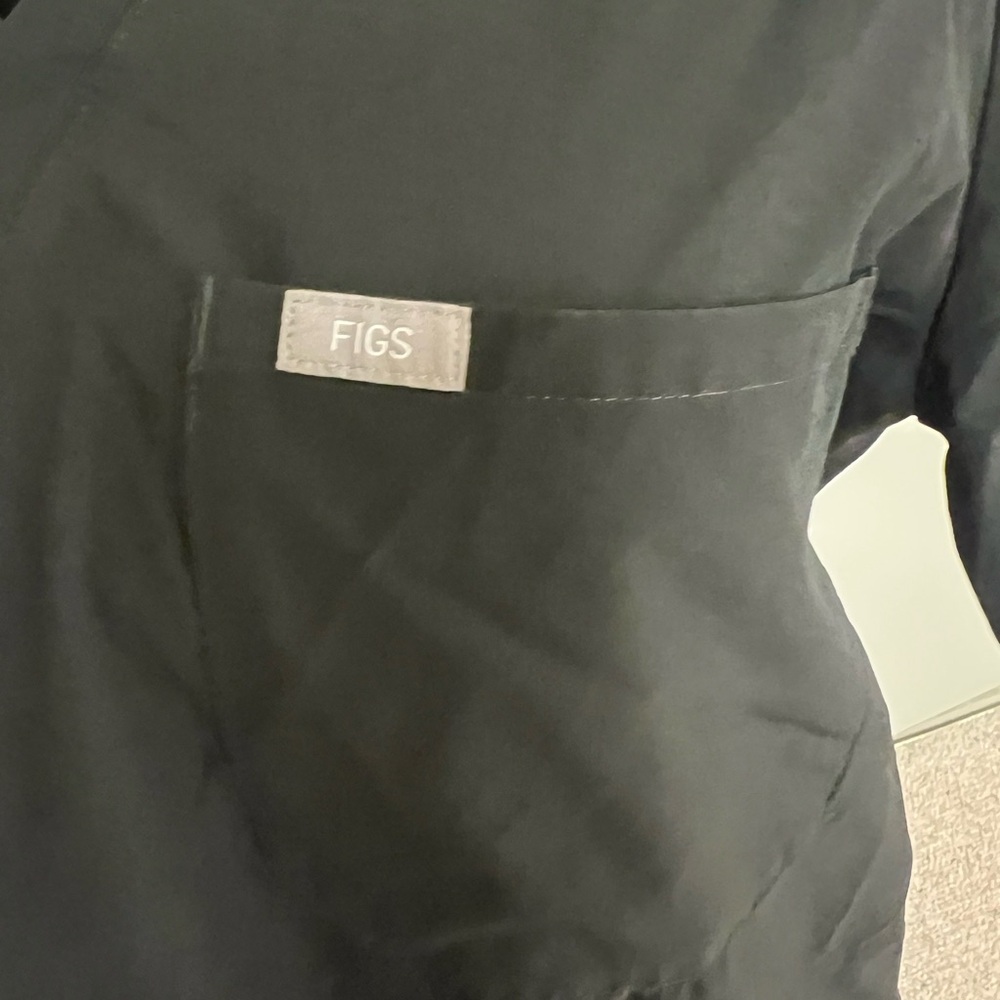 Women’s Black V-Neck Scrub top - Picture 4 of 7